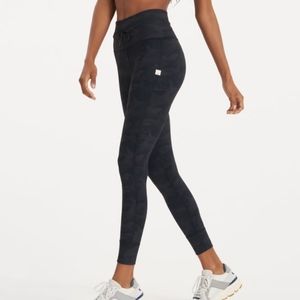 Vuori black camo daily leggings M